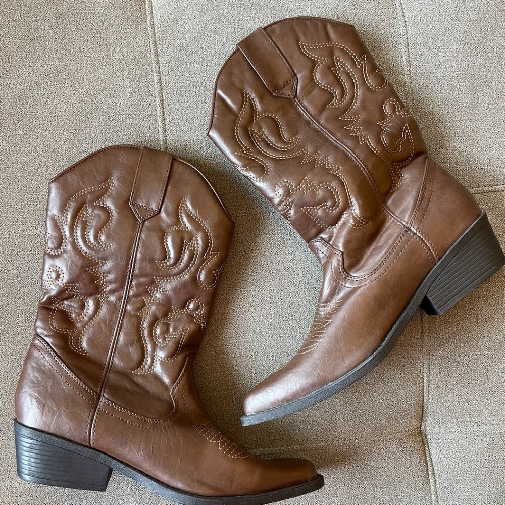 NEW Never Worn Women's Cowboy Boots Size 7.5 Madden Girl Color Brown